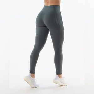 NEW ALPHALETE Legging